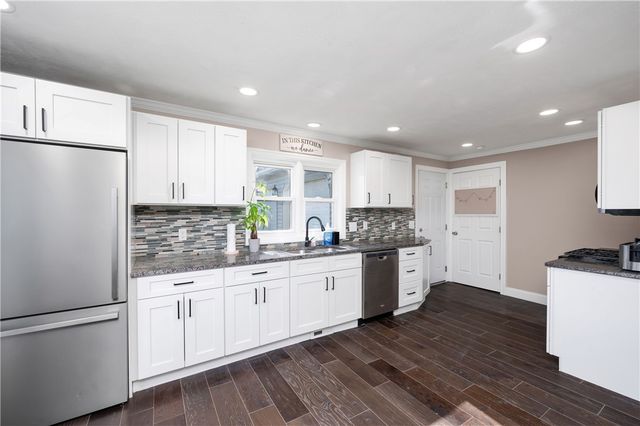 431 Sunset Dr, Center Twp, PA 16001