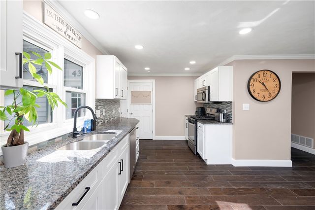 431 Sunset Dr, Center Twp, PA 16001