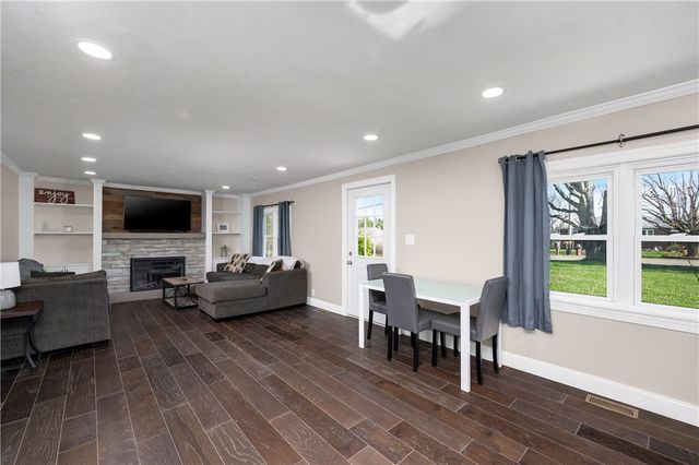 431 Sunset Dr, Center Twp, PA 16001