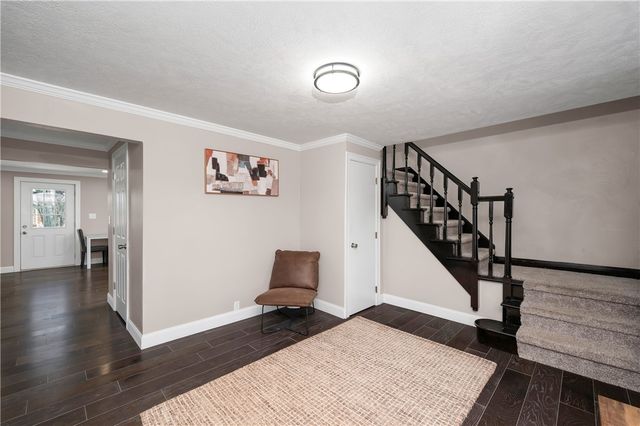 431 Sunset Dr, Center Twp, PA 16001