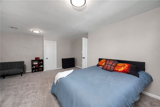 431 Sunset Dr, Center Twp, PA 16001