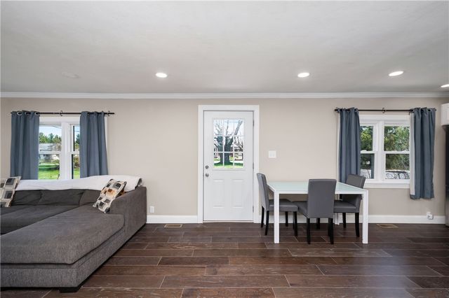 431 Sunset Dr, Center Twp, PA 16001