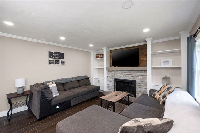 431 Sunset Dr, Center Twp, PA 16001