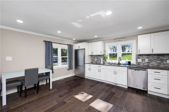 431 Sunset Dr, Center Twp, PA 16001