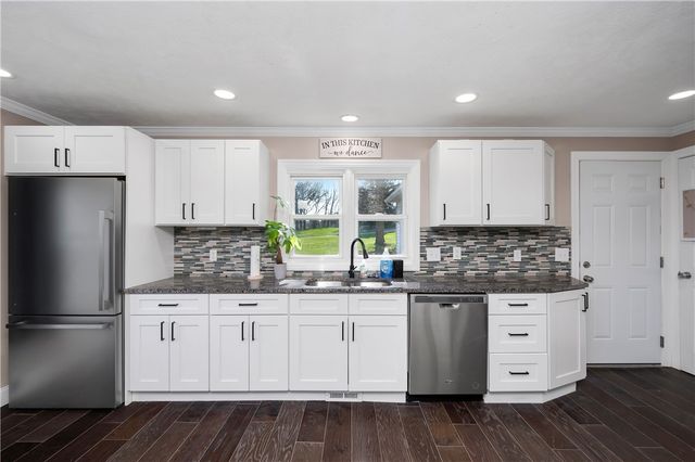 431 Sunset Dr, Center Twp, PA 16001