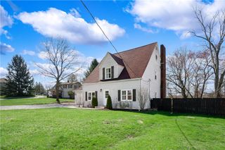 431 Sunset Dr, Center Twp, PA 16001