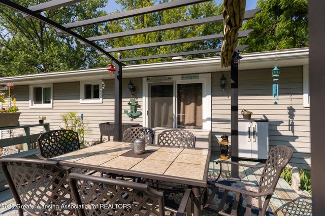 135 W Hamilton Street, Dimondale, MI 48821