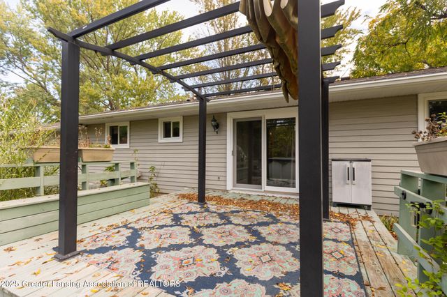 135 W Hamilton Street, Dimondale, MI 48821