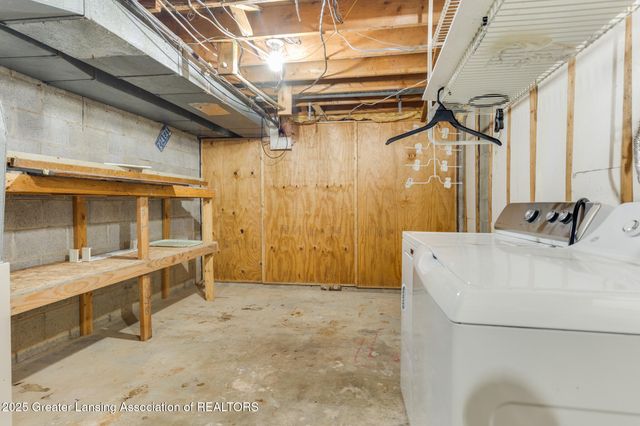 135 W Hamilton Street, Dimondale, MI 48821