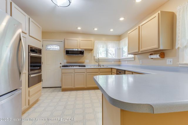 135 W Hamilton Street, Dimondale, MI 48821