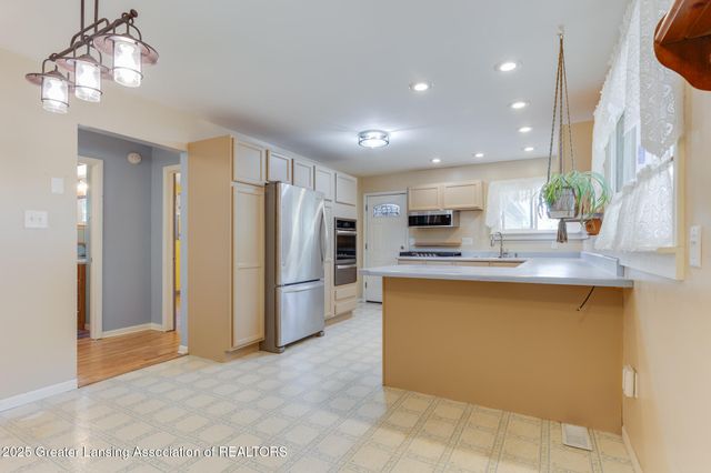 135 W Hamilton Street, Dimondale, MI 48821