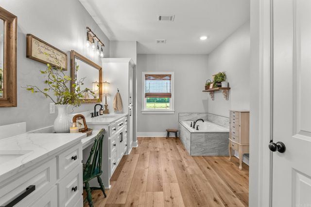 40 Lowell, Greenbrier, AR 72058