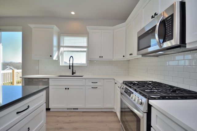 605 Standing Stone DRIVE, Waukesha, WI 53189