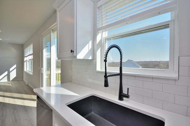 605 Standing Stone DRIVE, Waukesha, WI 53189