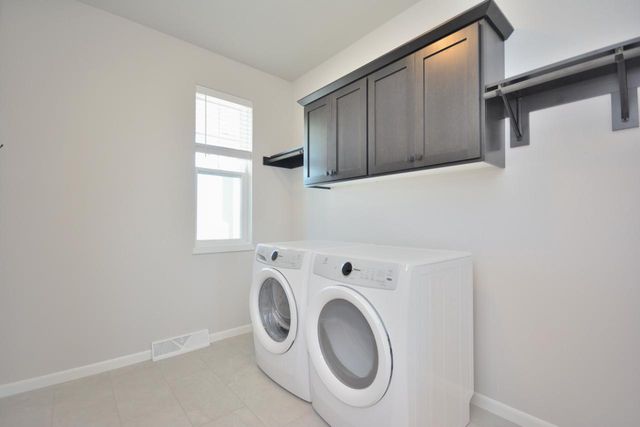 605 Standing Stone DRIVE, Waukesha, WI 53189