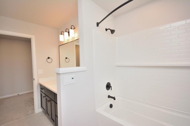 605 Standing Stone DRIVE, Waukesha, WI 53189