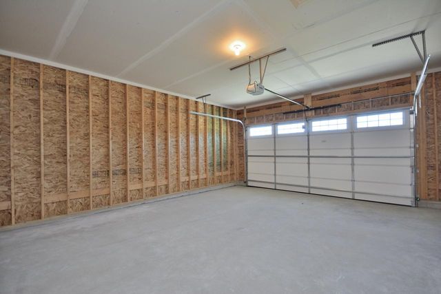 605 Standing Stone DRIVE, Waukesha, WI 53189