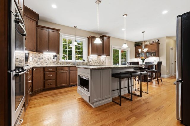 33 Oak Ledge Cir, Rowley, MA 01969