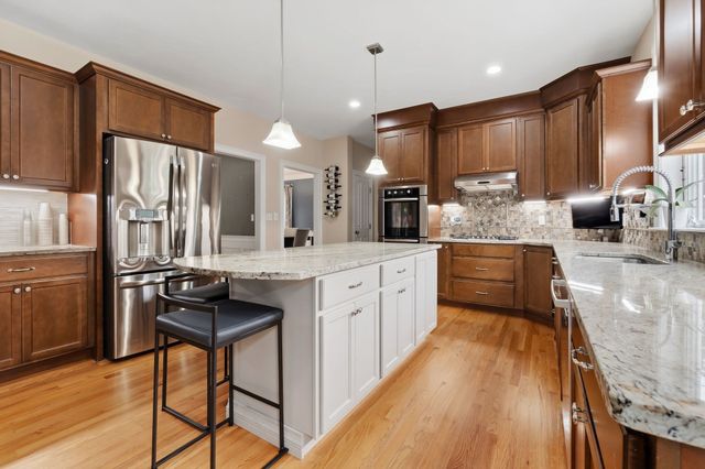 33 Oak Ledge Cir, Rowley, MA 01969