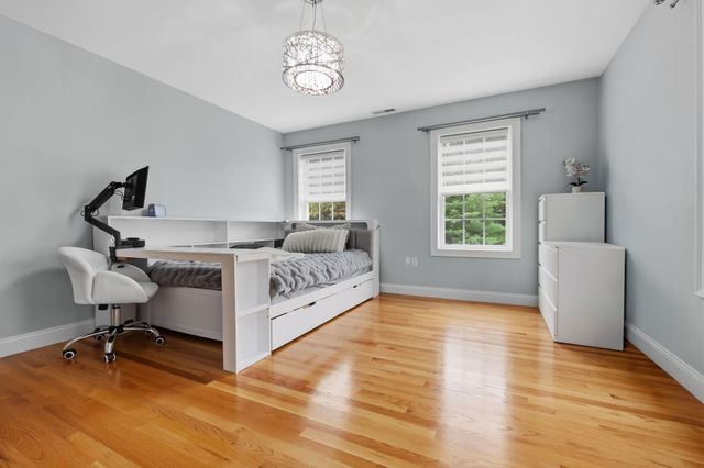 33 Oak Ledge Cir, Rowley, MA 01969