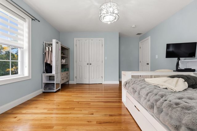 33 Oak Ledge Cir, Rowley, MA 01969