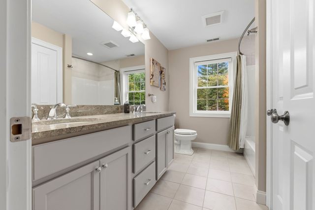 33 Oak Ledge Cir, Rowley, MA 01969