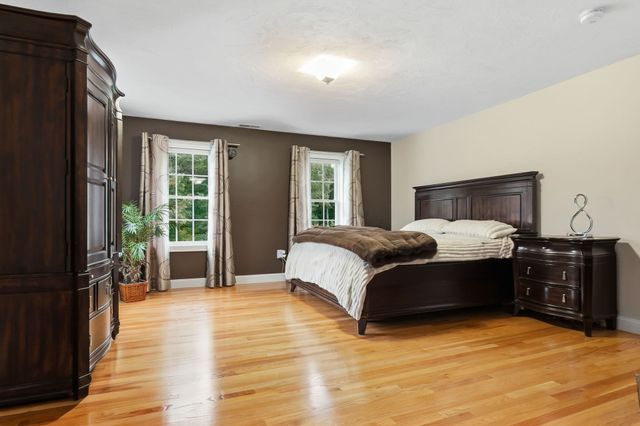 33 Oak Ledge Cir, Rowley, MA 01969