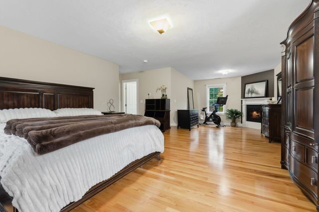 33 Oak Ledge Cir, Rowley, MA 01969