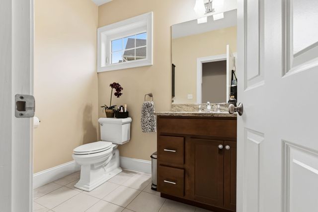 33 Oak Ledge Cir, Rowley, MA 01969
