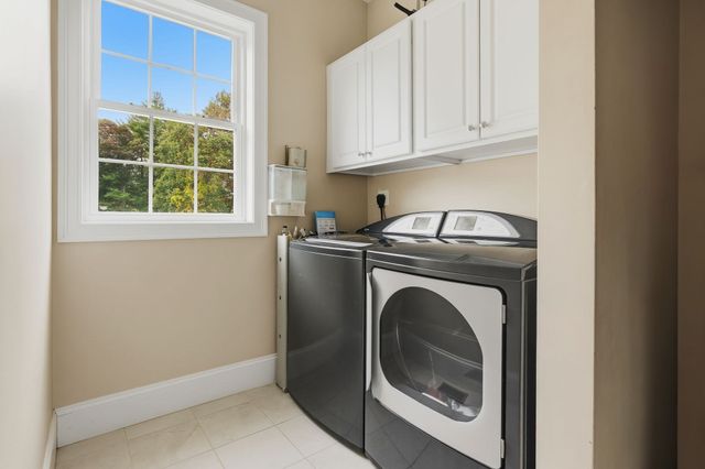 33 Oak Ledge Cir, Rowley, MA 01969