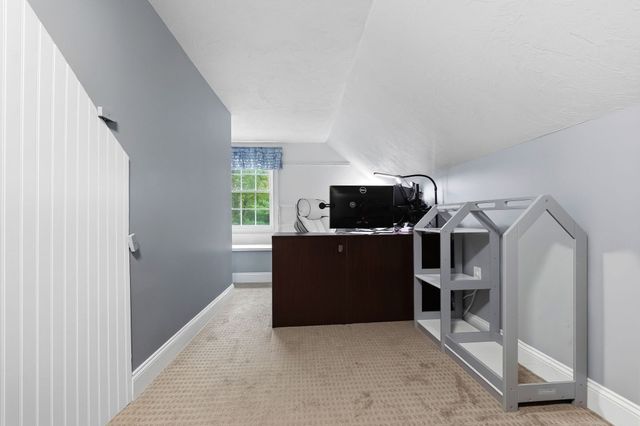 33 Oak Ledge Cir, Rowley, MA 01969