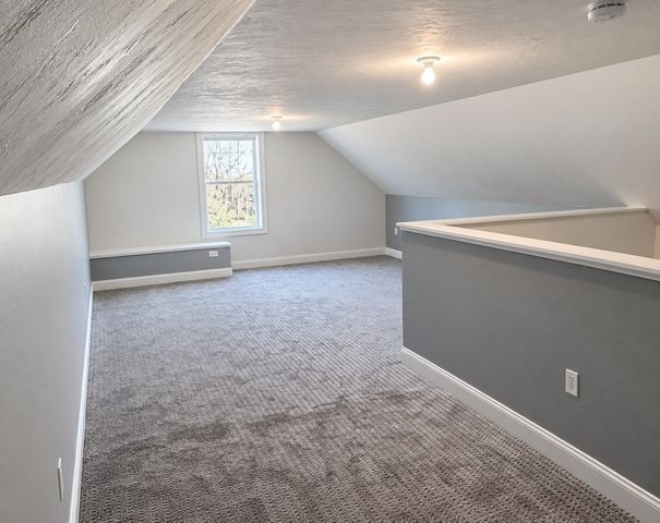 33 Oak Ledge Cir, Rowley, MA 01969