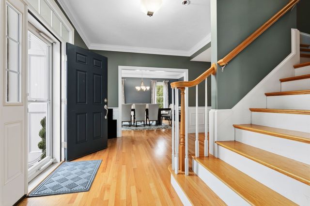 33 Oak Ledge Cir, Rowley, MA 01969
