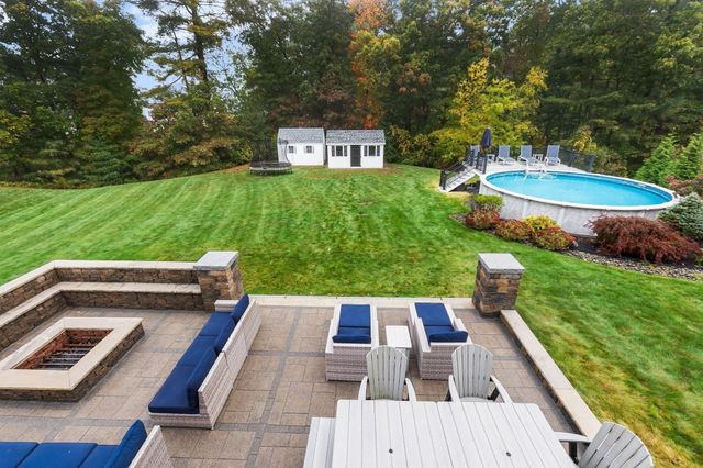 33 Oak Ledge Cir, Rowley, MA 01969
