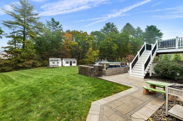 33 Oak Ledge Cir, Rowley, MA 01969