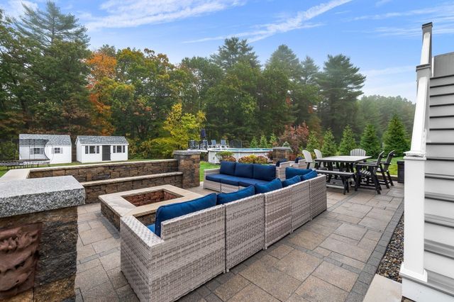 33 Oak Ledge Cir, Rowley, MA 01969