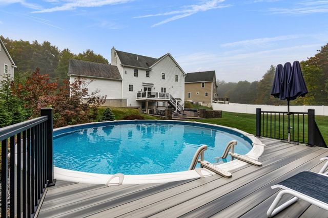 33 Oak Ledge Cir, Rowley, MA 01969