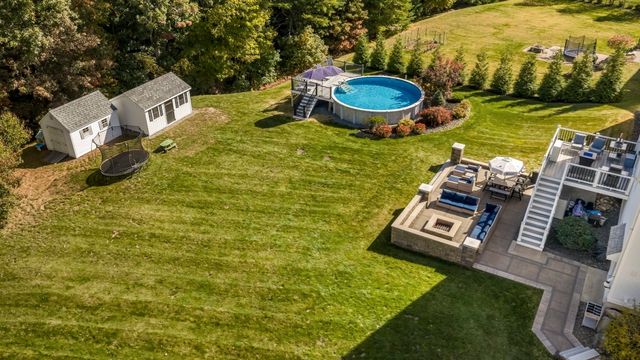 33 Oak Ledge Cir, Rowley, MA 01969