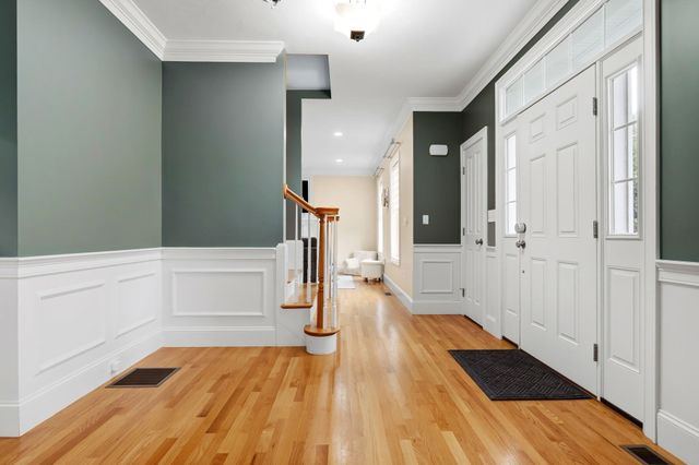 33 Oak Ledge Cir, Rowley, MA 01969
