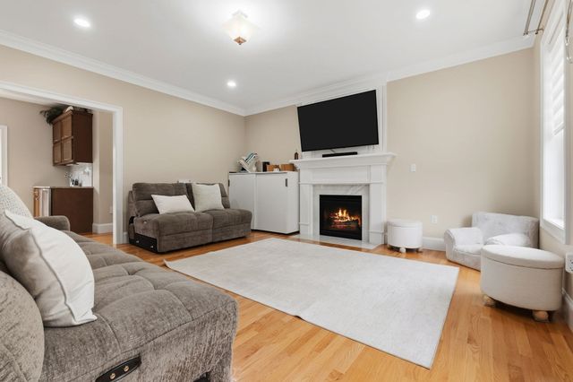 33 Oak Ledge Cir, Rowley, MA 01969