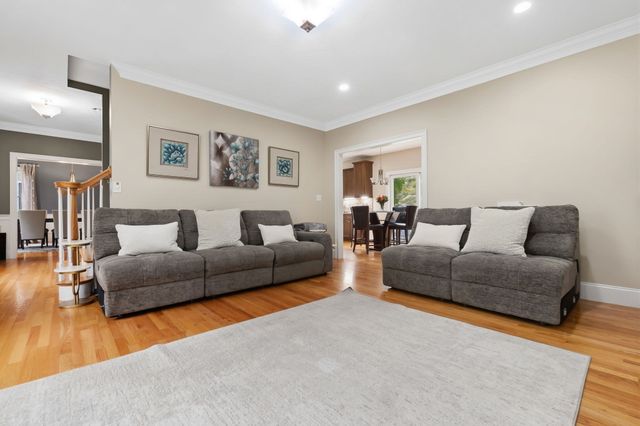 33 Oak Ledge Cir, Rowley, MA 01969