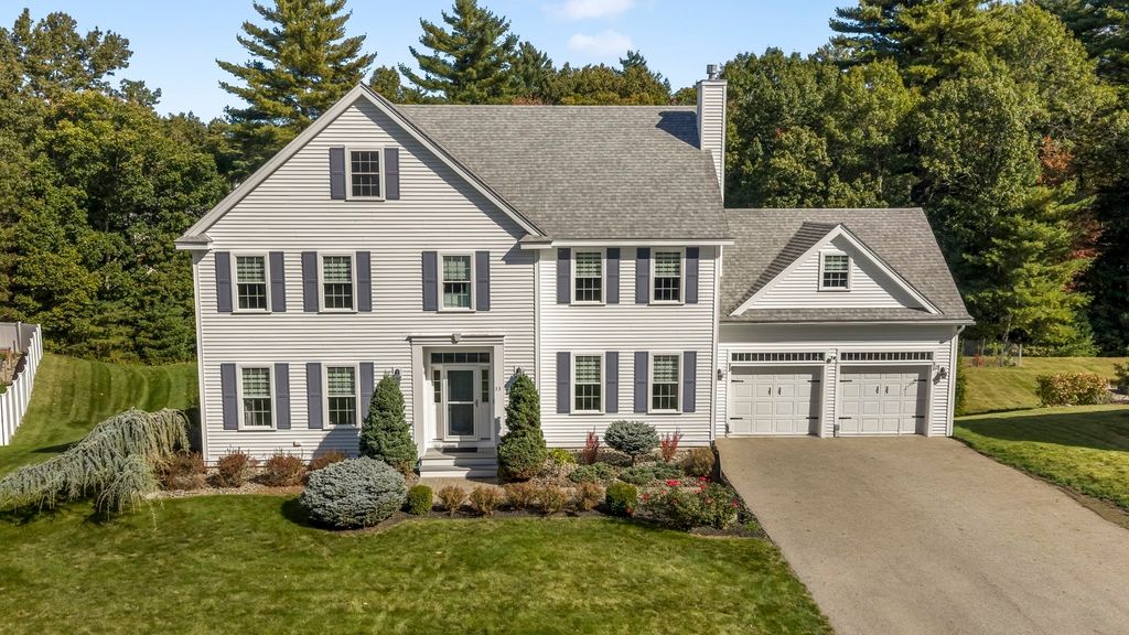 33 Oak Ledge Cir, Rowley, MA 01969