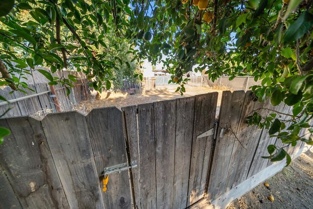 5558 8th St, Keyes, CA 95328