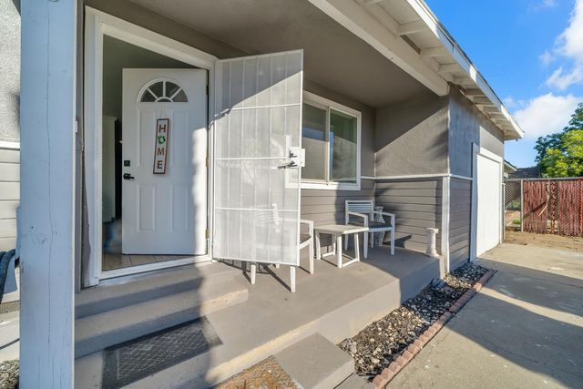 5558 8th St, Keyes, CA 95328