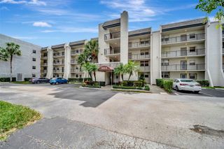 9230 Lagoon Pl 309, Davie, FL 33324