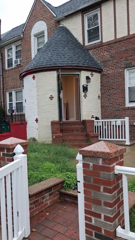 11551 203rd Street, Saint Albans, NY 11412