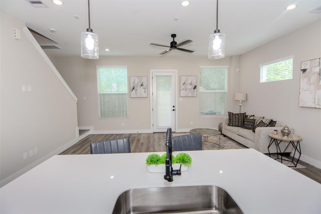 11 Wellford Street G, Houston, TX 77022