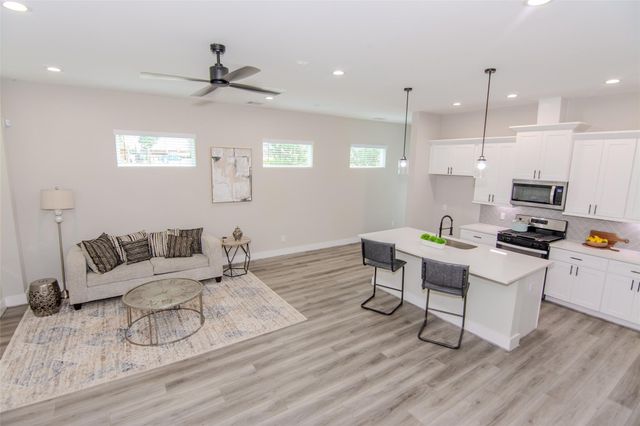 11 Wellford Street G, Houston, TX 77022