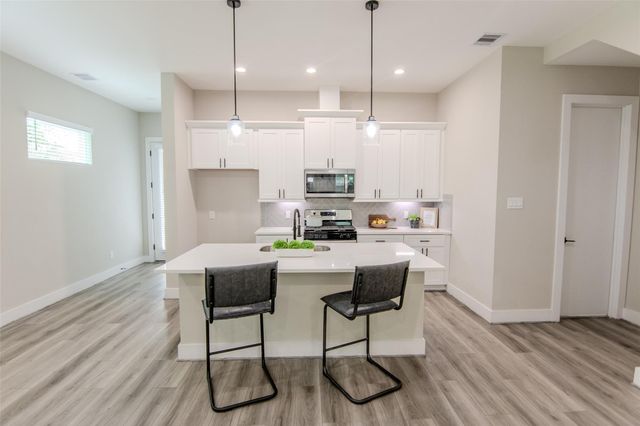 11 Wellford Street G, Houston, TX 77022