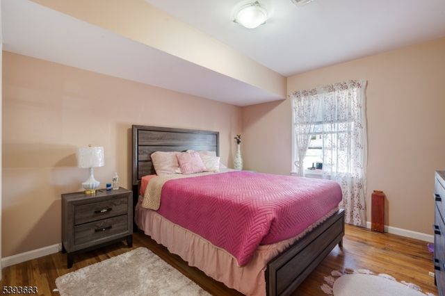 13 Val Sumo Ln, Newark City, NJ 07105